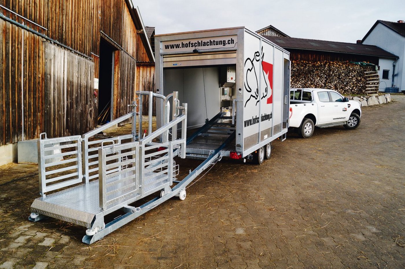 Die mobile Schlachteinheit MSE-200A kostet über 90 000 Franken. Sie ist sogar mit einer Videokamera ausgerüstet.(Bilder zVg)