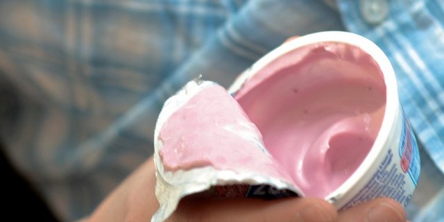 Die Schweizerinnen und Schweizer essen heute nur noch gut 16 Kilo Joghurt jährlich. (Bild swissmilk).