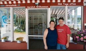 Bauernhofglace direkt ab "Chreisulade" Die Rezepte für die Glace haben Silvia und Fredy Koller selber herausgetüftelt. (Bild fj)