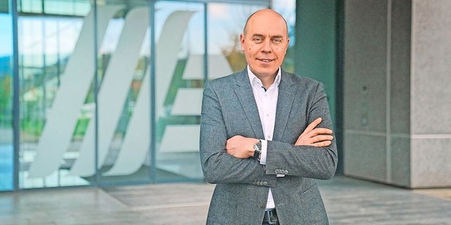 Die Ansage ist klar: Aldi Suisse will Marktvolumen gewinnen. Mit tiefen Preisen, schlanken Strukturen und langjährigen Partnerschaften mit den Bauern soll das gelingen. CEO Jérôme Meyer fordert die Landwirte auf: «Es ist wichtig, dass die Produzenten hart bleiben, auf ihre Preise und Qualität bestehen.»