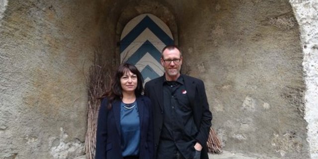 Präsidentin Géraldine Savary zusammen mit Direktor Alain Farine. (Bild Agir)