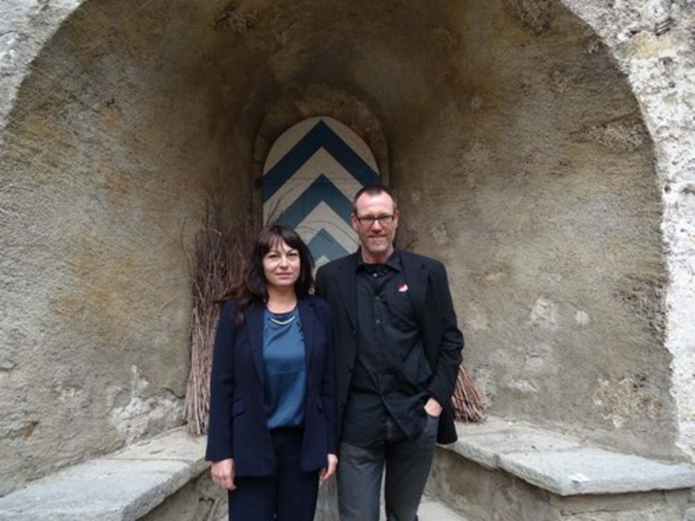 Präsidentin Géraldine Savary zusammen mit Direktor Alain Farine. (Bild Agir)