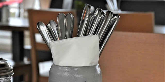 Vor der Sommerpause plant der Bundesrat einen weiteren Öffnungsschritt. Auch dieser soll grösser werden, als der ursprüngliche Fahrplan vorsah. (Bild RitaE / Pixabay)