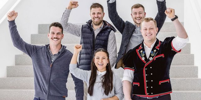 Robin André, David Piller, Dulguum Enkhtsetseg, Cornel Betschart und Martin Felder (v. l.) sind die frisch diplomierten Milchtechnologen mit Höherer Fachprüfung. Herzlich gratuliert die BauernZeitung.