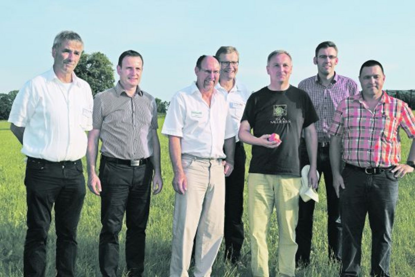 Sie diskutierten über den Pflanzenschutz im Obstbau (v. l. n. r.): Michael Baldenhofer, Benno Neff, Urs Müller, Bernhard Müller, Manfred Büchele, Frank Burose und Jörg Streckeisen. (Bild sgi)