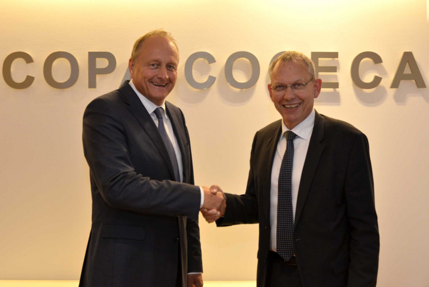 Joachim Rukwied (l.), neuer europäischer Bauernverbandspräsident, und sein Vorgänger Martin Merrild. (Bild Copa-Cogeca)