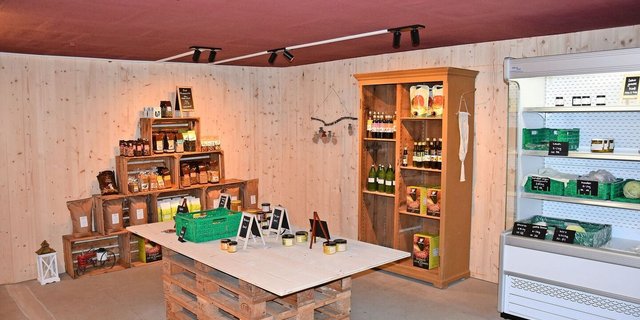 Der Vollzug soll sich auf «landesübliche» Bewirtschaftungsformen stützen – das wirft Fragen auf. Etwa zu Hofläden mit eher regionsuntypischem Sortiment. 