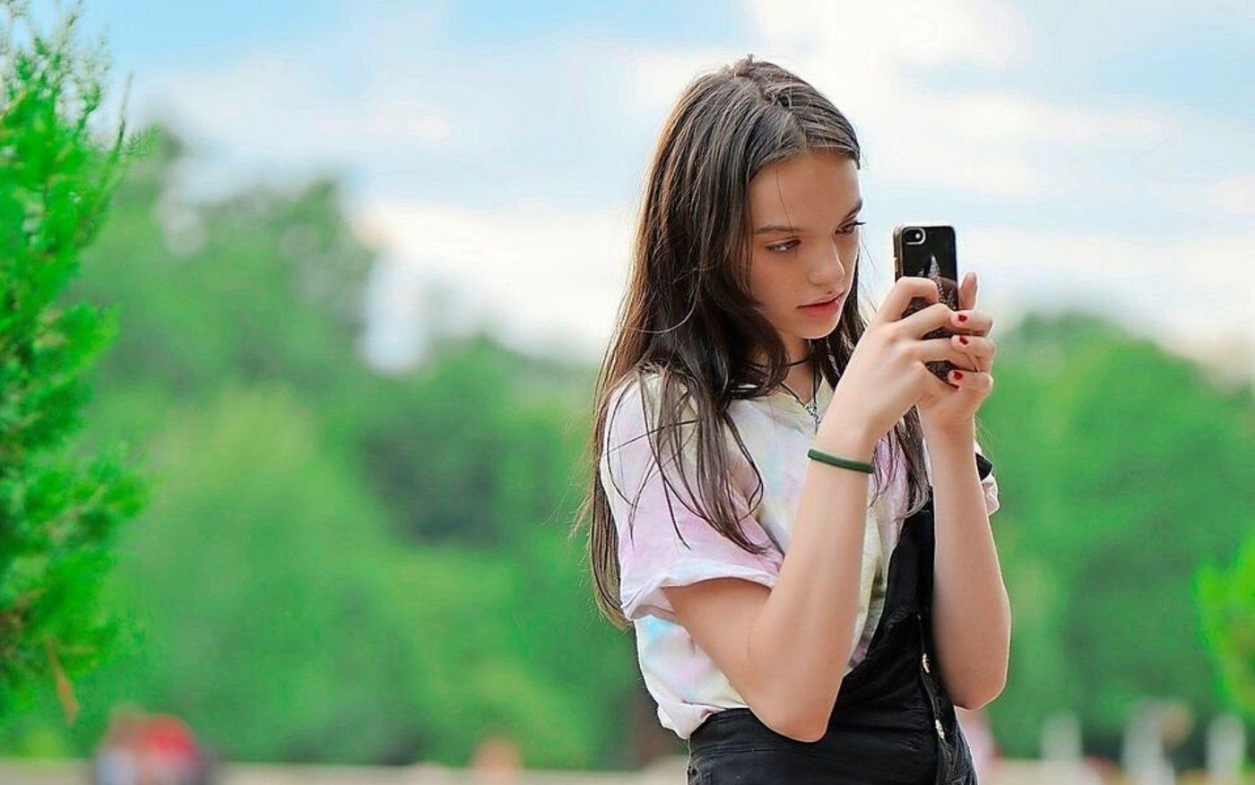 Schon Kinder sind auf Social Media: Schönheitsideale belasten v. a. Menschen mit geringem Selbstwert.