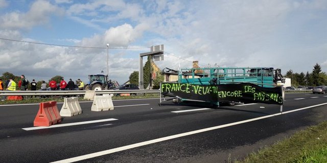 Französische Bauern wollen auf verschiedene Faktoren aufmerksam machen, die ihre Arbeit erschweren. (Bild FDSEA)