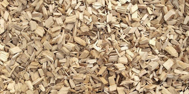 Die Schweizer Armee braucht in den nächsten vier Jahren viel Holzschnitzel. Woher diese kommen, scheint bei der Beschaffung keine Rolle zu spielen. (Bild Pixabay)