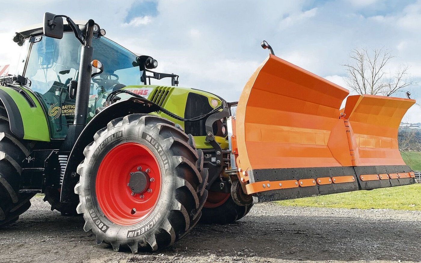 Viele Landwirte sind gut für den Winterdienst ausgerüstet. Das sind gefragte Dienstleister, welche vom Verband für Landtechnik gesucht werden. 