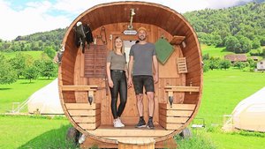 Carmen und Pirmin Gi Carmen und Pirmin Gisler schätzen es, auf ihrem Hof ihre Kreativität auszuleben und eigene Ideen umzusetzen. Ihre Unterkunftsangebote wie die Campingfässer sind fast immer besetzt.