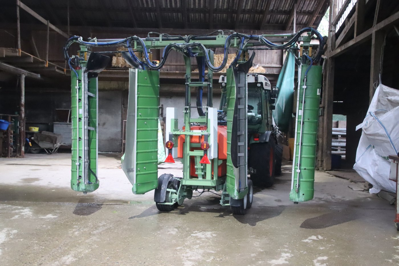 Richtig eingestellte Geräte und eine korrekte Befüllung und Reinigung lassen die Abdrift verhindern (Bilder Roland Müller)