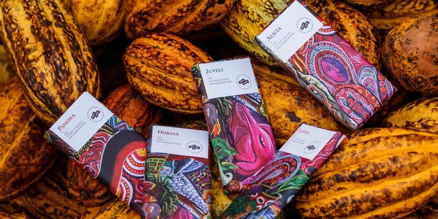 Auch die Verpackung der Schokolade wird nachhaltig produziert, nämlich mit grüner Energie und aus Rohmaterialien. (Bild Choba Choba)