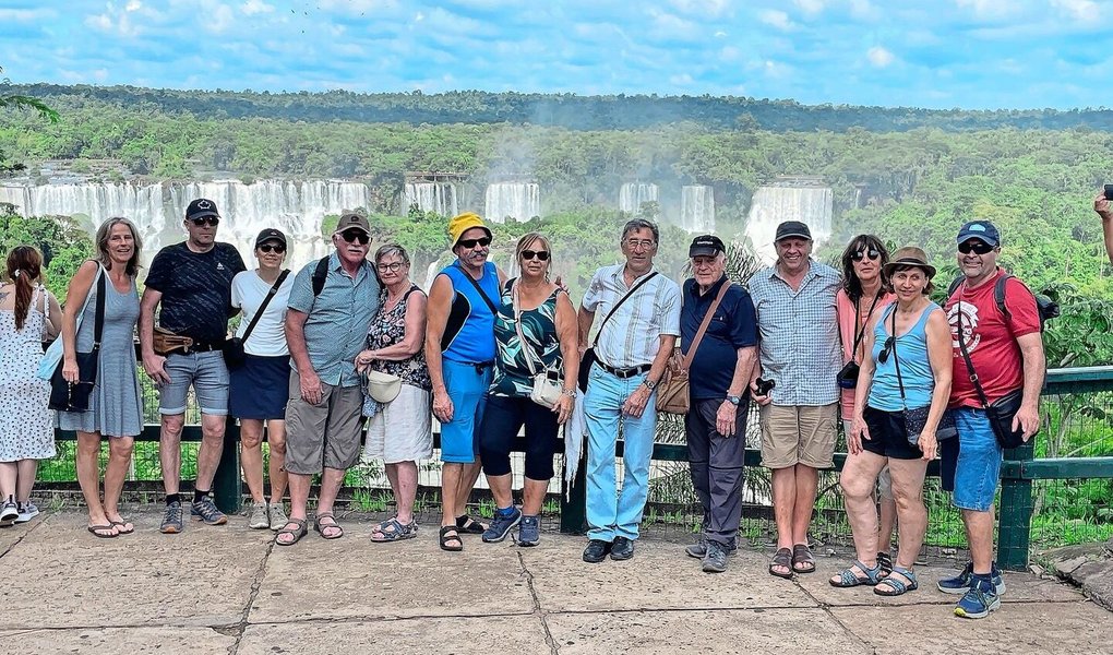 Leserreisegruppe Argentinien – unvergessliche Momente vor den majestätischen Iguazú-Wasserfällen auf der brasilianischen Seite.