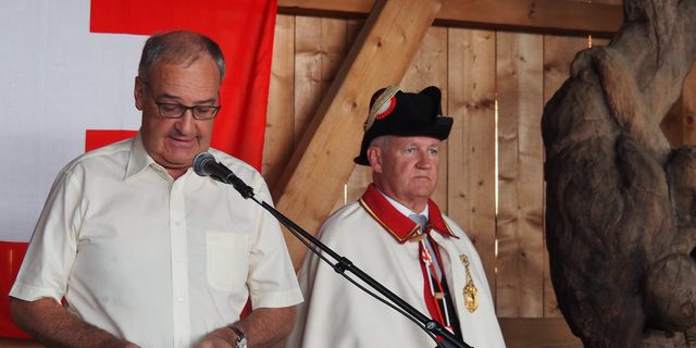 Bundesrat Guy Parmelin bei seiner Ansprache auf dem Gutsbetrieb Plankis in Chur. (Bilder Christian Weber)