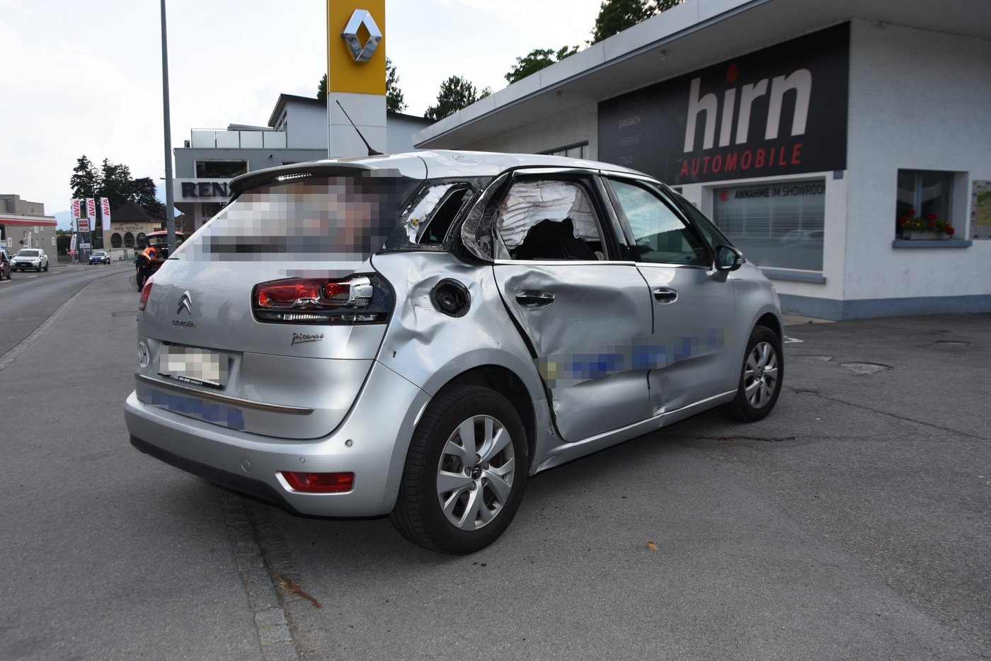 Der geschätzte Sachschaden beträgt 25'000 Franken. (Bilder Kapo SG)