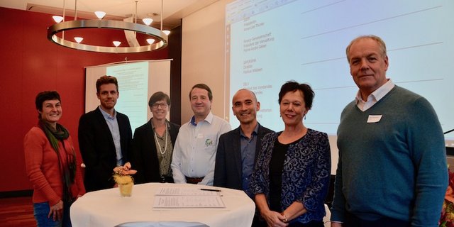 Sie wollen eine bessere Mischung von Frauen und Männern (v.l.n.r): Anne-Lise Thürler (ARPP), François Monin (SBV), Anne Challandes (SBLV), Laurent Tornay (Agora), Markus Wildisen (Inforama), Esther Gassler (Agridea) und Pierre-André Geiser (Fenaco). (Bilder et)