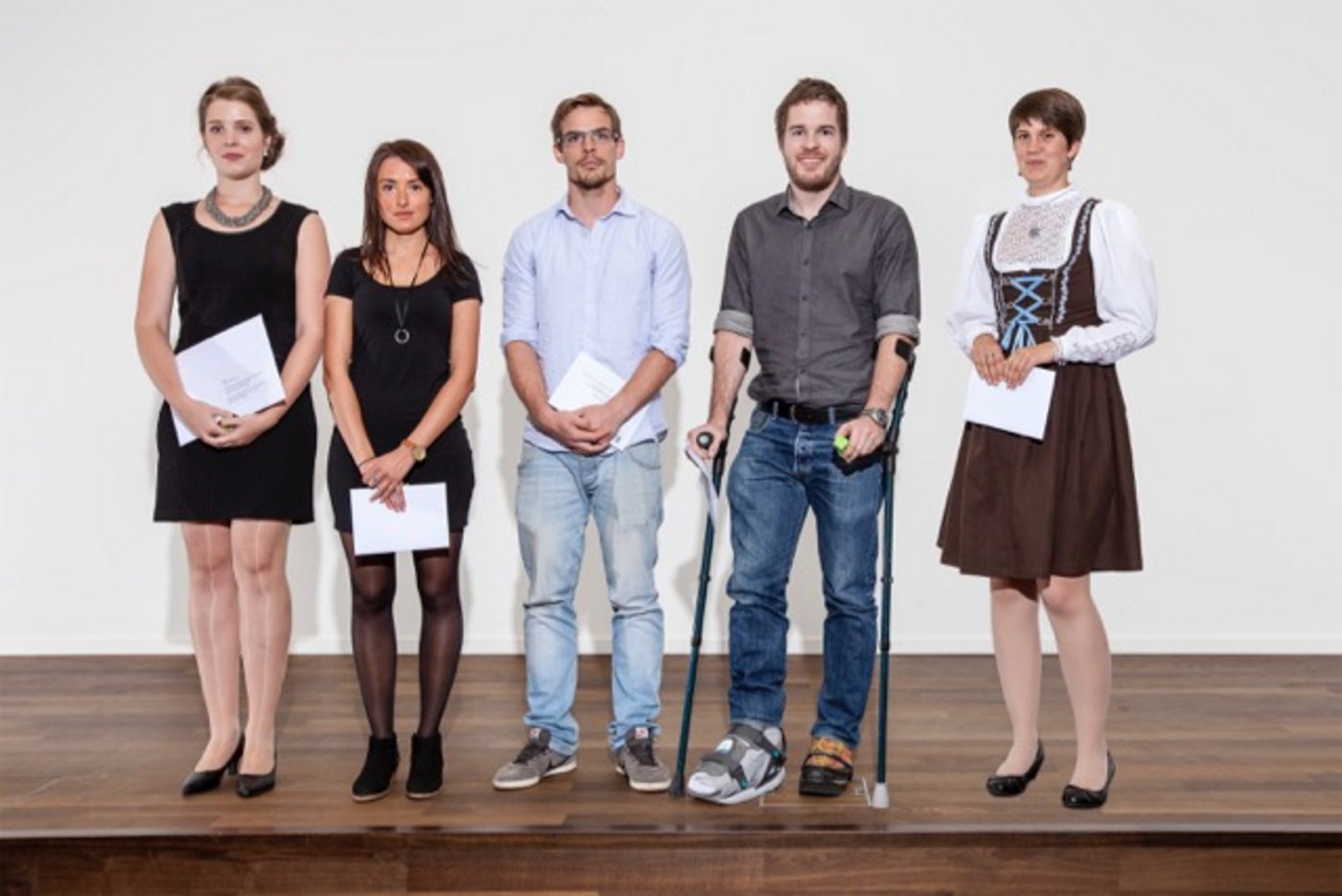 Die ausgezeichneten Preisträgerinnen und Preisträger (v.l.n.r): Ramona Maurer (Sonderpreis für hervorragende Bachelor-Thesis BSc Lebensmitteltechnologie), Lidia Rossel (Bestleistung BSc Lebensmitteltechnologie), Philipp Egloff (Hervorragende Leistung BSc Forstwirtschaft), Benjamin Scherer (Gesamt-Bestleistung Bachelorstudium; BSc Forstwirtschaft) sowie Conny Susanna Bleuler (Bestleistung BSc Agronomie). Rahel Müller (Bestleistung MSc in Life Sciences) nicht im Bild. (Bild Hafl)