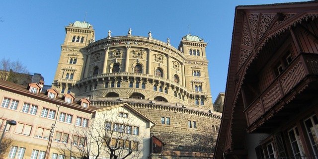 Die Bau-, Energie-, Verkehrs- und Raumplanungskommission (BaK) des Berner Grossen Rates sieht die Klimapolitik als wichtig an. (Bild Pixabay)