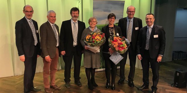 Stabwechsel im Vorstand: Die erste weibliche Vizepräsidentin des Verbands, Christine Bühler, wird verabschiedet, ihren Part übernimmt neu die Neuenburgerin Anne Challandes (3.v.r.). (Bild akr)