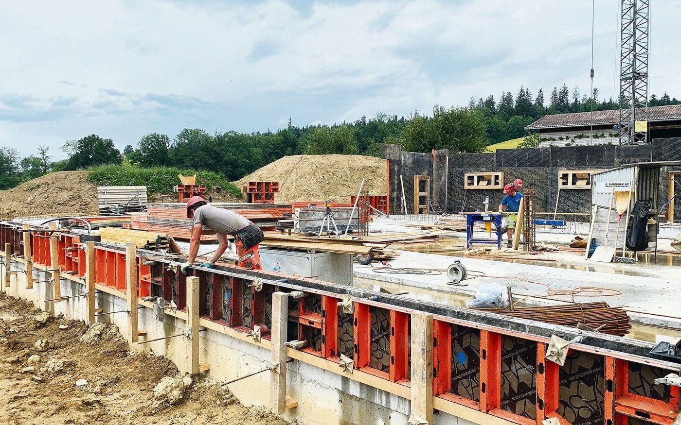 Beim Neubau einer Scheune ist allen Bauern klar, dass es vorher eine Bewilligung braucht. Nicht so klar ist das den Landwirten bei Nutzungsänderungen oder kleinen baulichen Veränderungen. 
