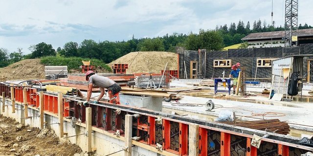 Beim Neubau einer Scheune ist allen Bauern klar, dass es vorher eine Bewilligung braucht. Nicht so klar ist das den Landwirten bei Nutzungsänderungen oder kleinen baulichen Veränderungen. 
