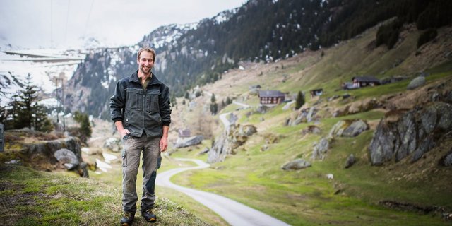 2017 konnte Christian Näf dank Crowdfunding sein «Geissenparadies» im Göscheneralptal vom Verpächter kaufen. Bild: Boris Baldinger