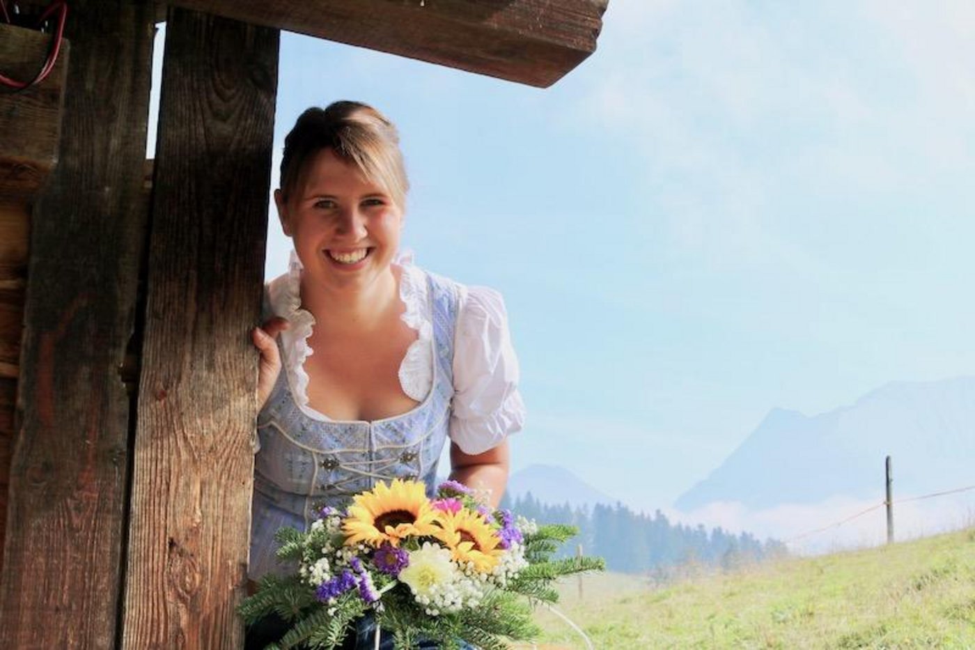 Claudia Aebersold aus Diemtigen BE wird Teil des neuen Land-Liebebuchs. (Bilder zVg)