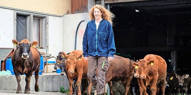 Auf dem Biobetrieb von Lisabeth Braus-Brunner leben unter Anderem 20 Mutterkühe und ein Stier. Ein Teil des Fleisches verkauft sie per Direktvermarktung.
