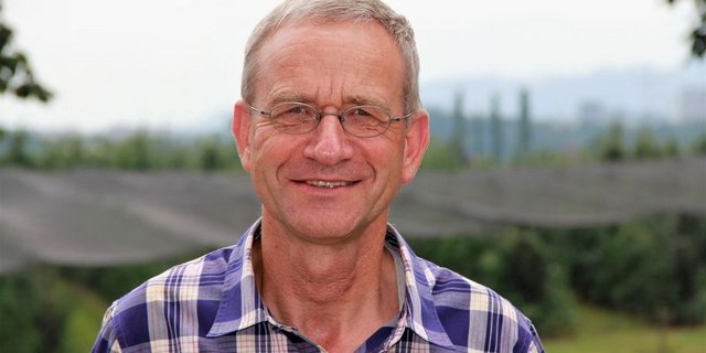 Die Berner Zeitung zur Laufbahn von Ernst Flückiger: «Vom Bschüttidoktor zum Wegweiser aus der Not». (Bilder lid)