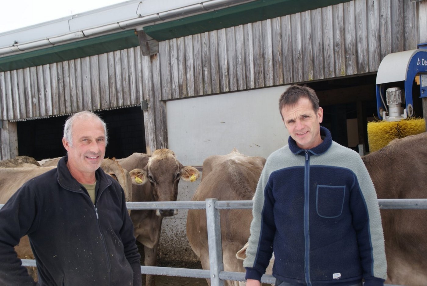Haben aus zwei kleinen einen grossen Bauernhof gemacht: Josef Gämperli (links) und Othmar Thalmann. (Michael Götz)