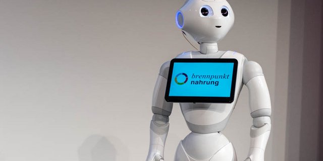 Roboter wie Pepper können mit Menschen interagieren. Noch ist offen, ob er (oder sie) Anwendung in der Landwirtschaft finden kann. Fest steht, dass neue Technologien die Art der Landwirtschaft verändern werden. (Bild hja)