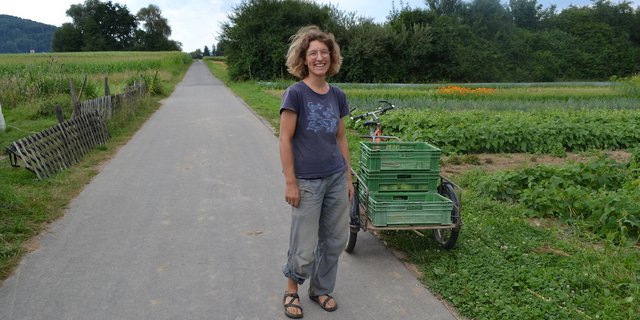 Ursina Eichenberger hat zusammen mit ihren Mitstreitern ein Projekt für solidarische Landwirtschaft in Dietikon ZH gestartet. (Bild jsc)
