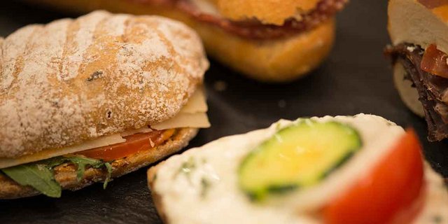 Bald bietet die Äss-Bar an der Berner Länggasse Lebensmittel vom Vortag an. (Bild Ässbar)