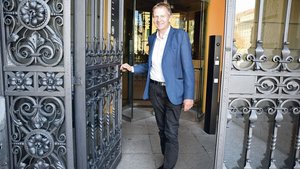 Erich von Siebenthal Erich von Siebenthal, der Bergbauer aus dem Berner Oberland, setzte sich immer stark für die Alp- und Waldwirtschaft ein.