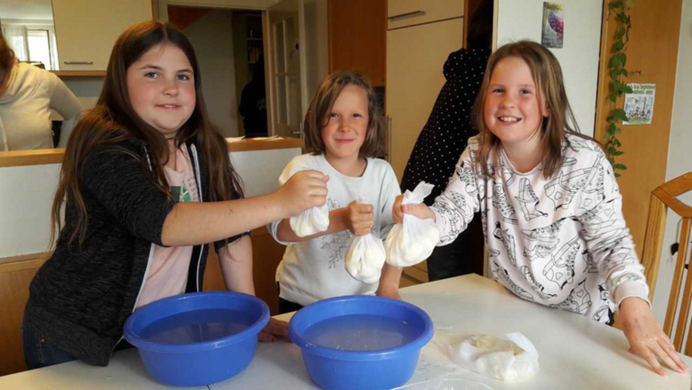 Frohe Käseproduktion im Thurgauer Rheinklingen. (lid)