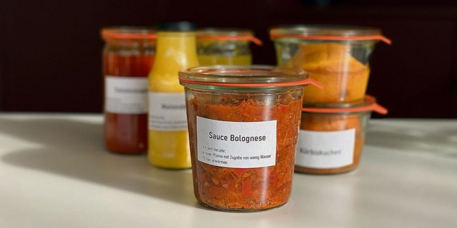 Sogenannte «Ready to eat»-Produkte wie hausgemachte und hochwertige Fertigsaucen liegen bei den Konsumentinnen und Konsumenten im Trend. Damit können sich auch Hofläden einen Namen machen. 