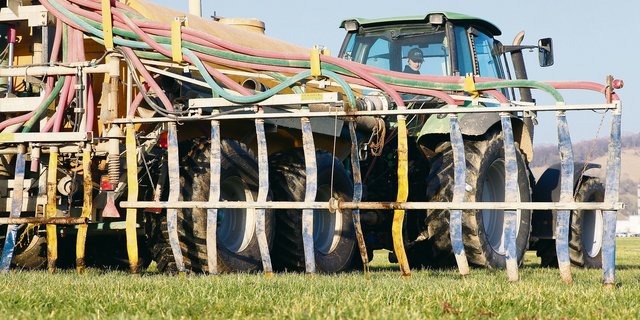Hinter den Kulissen wird an den Absenkpfaden für PSM und Nährstoffe gearbeitet. Auch für Letztere ist ein Aktionsplan und ein Produktionssystembeitrag vorgesehen. (Bild Ruth Aerni)