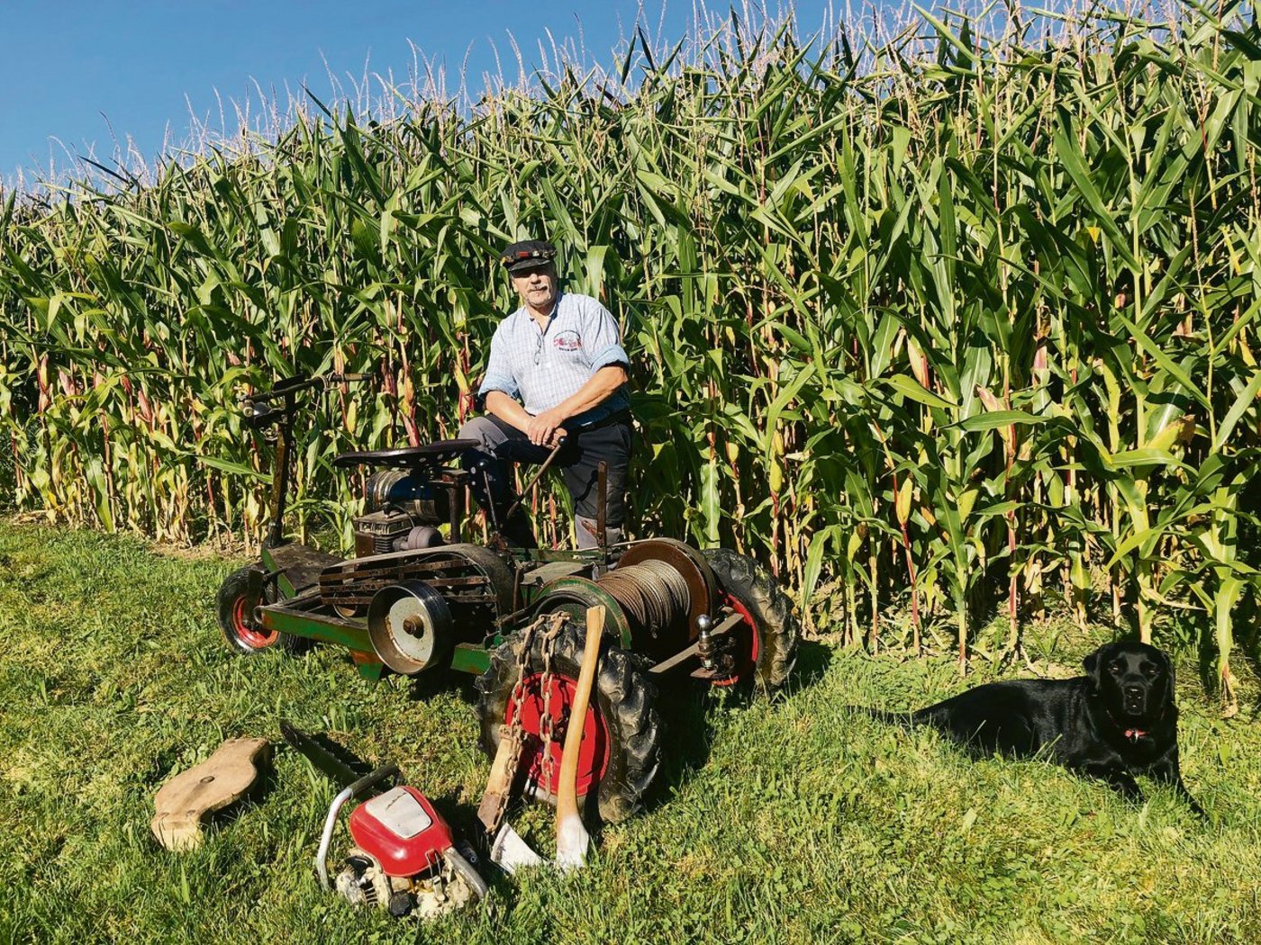 Die  selbstfahrende Motorseilwinde von Heinz Berger wurde früher zum Holzen oder Pflügen eingesetzt. (Bild Fam. Berger)