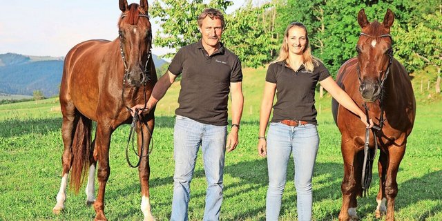 Ihre Leidenschaft für den Pferdesport und die Pferdezucht teilen Vater Gerhard Bieli und Tochter Géraldine. Auf dem Bild mit den Pferden Fortissimo vom Ebnet und Lagoya vom Ebnet.   