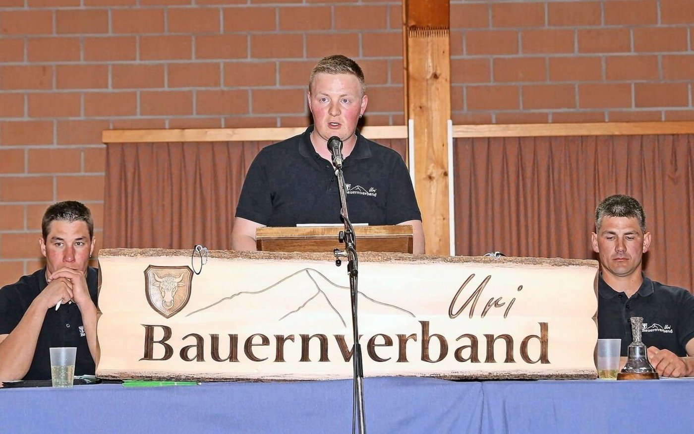 Die junge Führungscrew des Bauernverbands Uri: Geschäftsführer Linus Ettlin, flankiert von den Co-Präsidenten Sergio Poletti und Max Müller (r.).