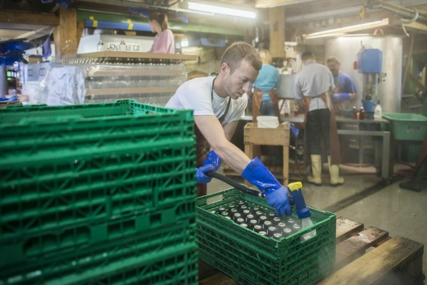 Yves Bütikofer bei der Produktion seiner «Bänz»-Kreationen. (Bild Franziska Rothenbühler)