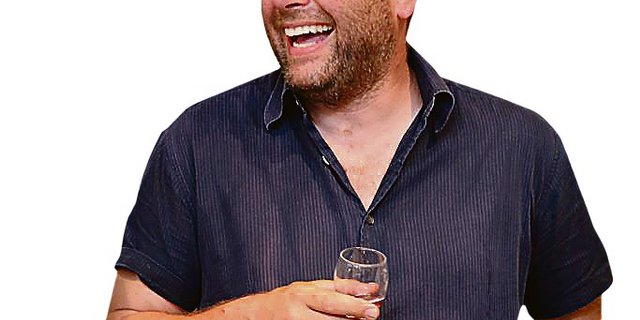 Die Gin-Bar von Martin Rihs ist geschlossen. Dafür finden alte Weggefährten jetzt den Weg zu ihm. Für ihn ein guter Grund, unbeliebten Themen aus dem Weg zu gehen.  (Bild Rihs)