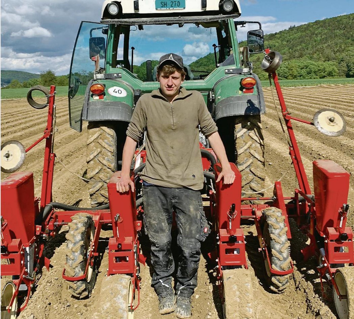 Der 16-jährige Marc Rüger aus Wilchingen SH absolviert sein1. Lehrjahr zum Landwirt bei Familie Vögele in Neunkirch SH. (Bild zVg)