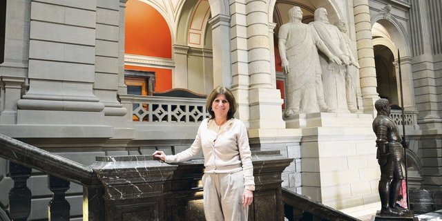 Christine Bulliard-Marbach führt einen Landwirtschaftsbetrieb in Ueberstorf FR und ist seit 2011 im Nationalrat. 