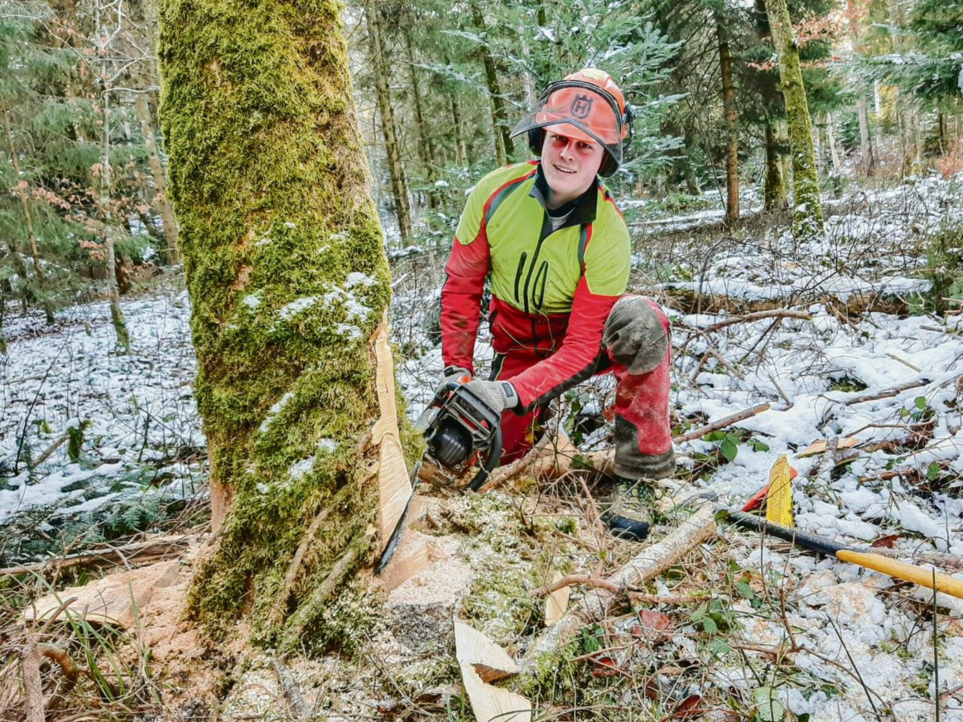 Der 17-jährige Florian Schürch aus Kirchberg BE macht sein 2. Lehrjahr EFZ Landwirt bei Familie Bürgi in Limpach BE. (Bild Bürgi)