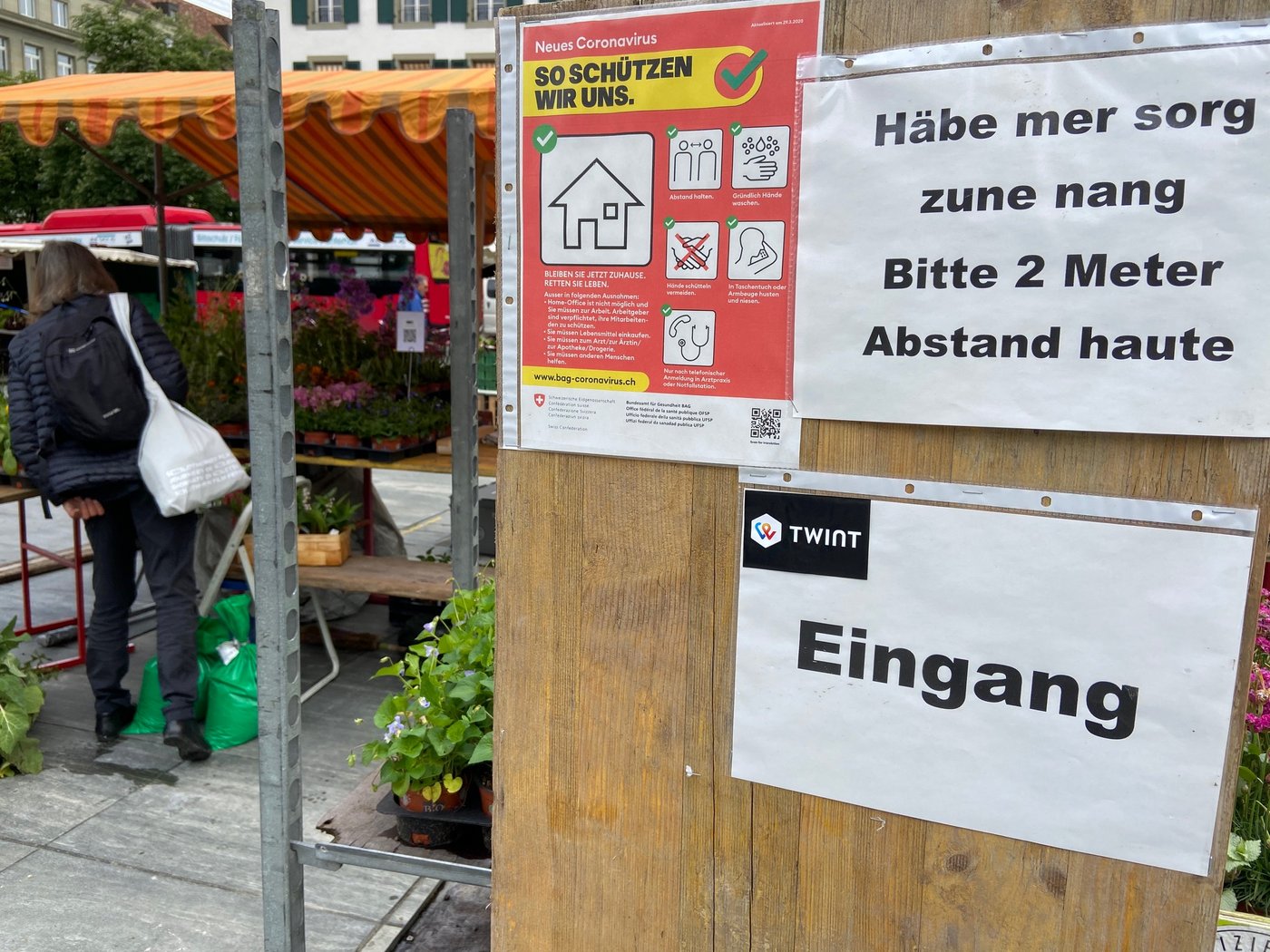 Viele Marktfahrer arbeiten mit Einbahnverkehr an ihren Ständen. (Bild akr)