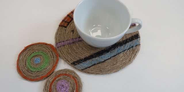 Untersetzer aus Sisal für unter Tassen oder Pflanzen. (Bild Esther Thalmann)