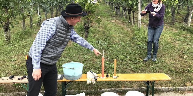 Im Weinseminar lernen die Teilnehmenden, was in einem Wein steckt. (Bild GVS Weinkellerei)
